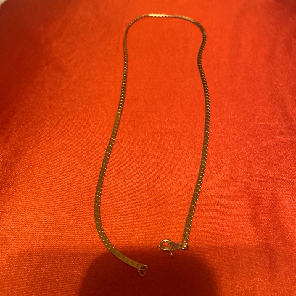 I have a beautiful 18 “inch gold necklace are new without tag
